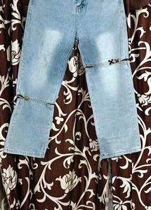 Light Wash Cutout Jeans