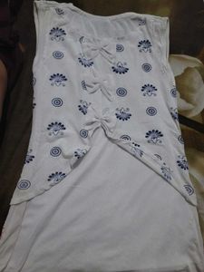 Embroidered White Sleeveless Kurta