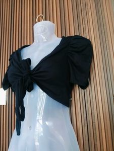 Chic Black Tie-Front Crop Top