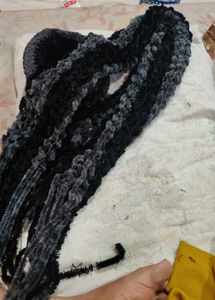 wollen combo of cap and scarf
