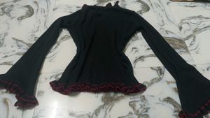 Y2k Black bell sleeve top with ruffled hem🕷🍷