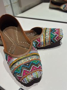 Embellished Juttis/Mojaris