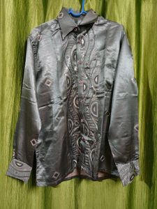 Elegant Men's Kurta with Intricate Embroidery