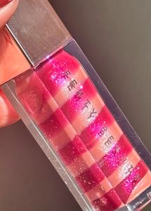 Fenty Beauty Gloss Bomb swirl :- fussy flex