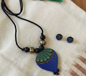 Necklace &amp; Earring Set
