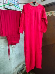Red kurta pant sets.