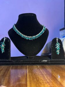 Stunning Teal Blue Necklace &amp; Earrings Set