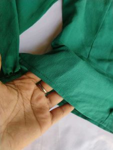 ✨🥀Size:-Xs, s, m Emerald Green Button-Up Top🥀✨