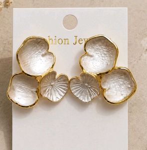 Elegant Black Floral Design Earrings
