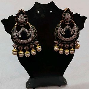 Elegant Ethnic Green &amp; Gold Earrings