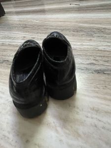 Chic Black Loafers with Chain Detail