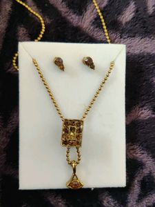 Beautiful Pendant Set With Earrings