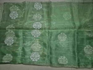 Elegant Green Saree with Paisley Motifs