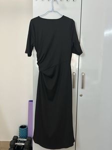 Chic Black Midi Dress with Knot Detail