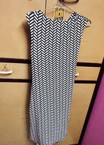 Chic Black &amp; White Geometric Print Dress