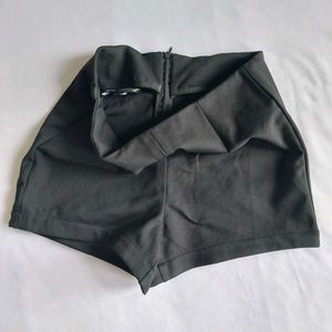 High-Waisted Black Mini Shorts🌺✨️