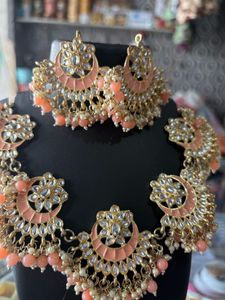 Beautiful Peach &amp; Gold Choker Necklace Set