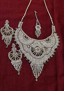 Exquisite Rhinestone Necklace and Earring Set