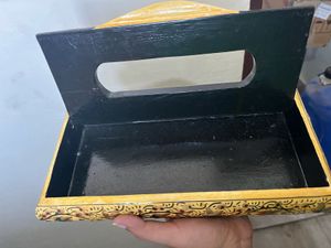 Wooden tissue paper holder
