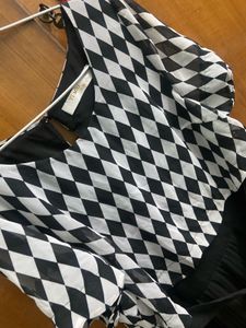 Chic Black &amp; White Diamond Print Dress