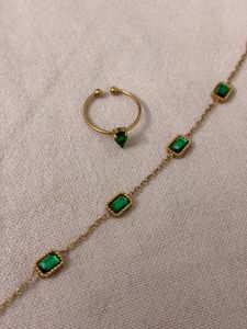 Elegant Gold & green Ring and bracelet Set
