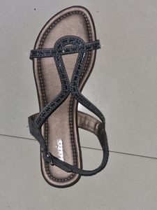 Bata Woman Casual Flat Sandal.