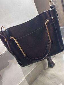 Chic Black Textured Bucket Handbag