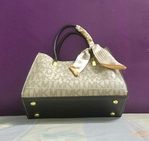 ⚜️ Monogram Handbag with scarf accent ⚜️