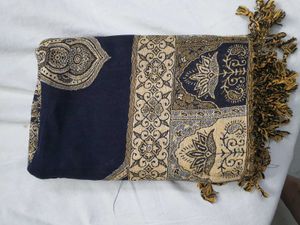 Elegant Paisley Print Scarf