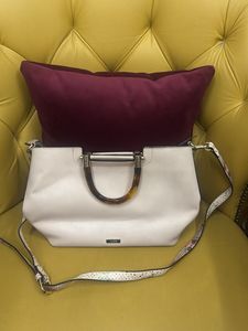Chic White Tote Bag with Tortoiseshell Handle