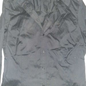 Authentic Zara Black Button-Up Shirt - Women