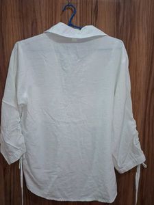 Chic White Collared Y2K Shirt✨️