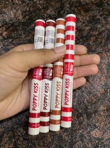 RED4 Seven Seas Poppy Kiss Non-Transfer Lipsticks