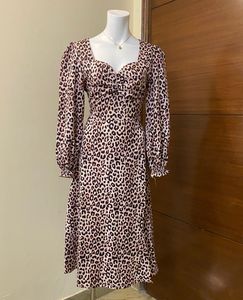 Chic Leopard Print Midi Dress 🐆
