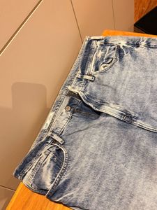 Womens Light Wash torned Jeans