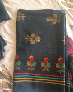 Elegant navy blue suit with Gold Motifs