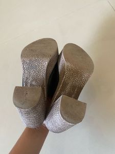 Stylish Black Wedge Sandals