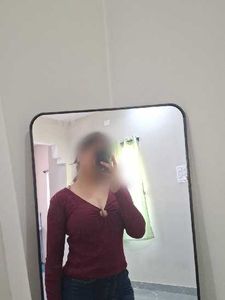 maroon top