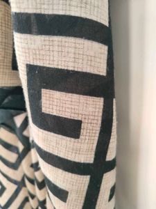 Stylish Geometric Print Scarf