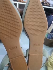 Unused Stylish Pointed Toe Ballet Flats