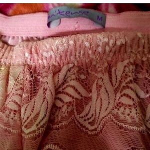 Embroidered Net Stretchable Leggings With A