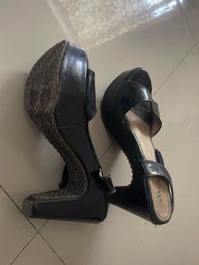 Stylish Black Wedge Sandals