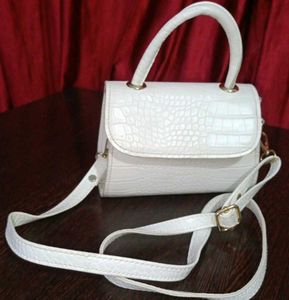 Stylish White Croco Texture Handbag