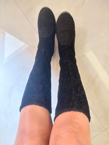 Stylish Black Over-the-Knee Boots