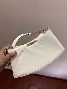 Chic White Shoulder Bag with Gold Chain