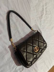 Chic Quilted Black Crossbody Bag