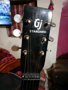 Guitar Hai Badiya Condition Me