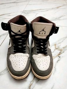 NIKE AIR JORDAN RETRO HIGH SNEAKERS 👟