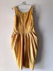 Elegant Golden Sleeveless Dress