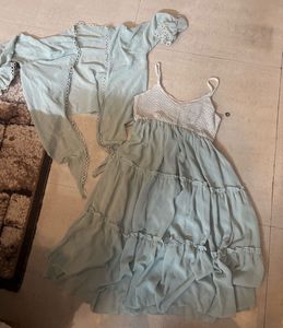 knitted cute sleevless flowy dress with shrug